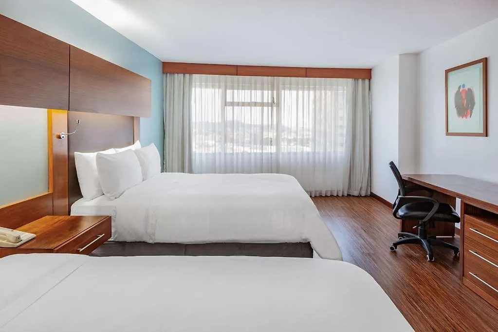 Hotel Tryp Guayaquil 0*,